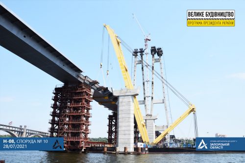 В Запорожье уложили на временные опоры все шесть пролетных конструкций верховой части вантового моста через р.Днепр