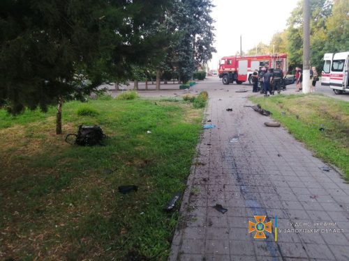 В Вольнянске машина врезалась в забор: двое пострадавших