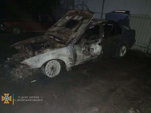 Ночью в Запорожье сгорел автомобиль BMW