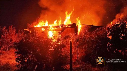 В Бердянске сгорел дачный домик, а вместе с ним - два человека