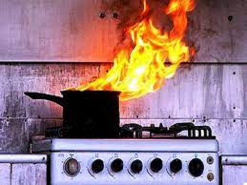 Добавила огонька: в Запорожье пенсионерку обожгло пламенем во время приготовления пищи