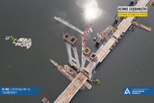 В Запорожье мостостроители приступили к бетонированию пилонов