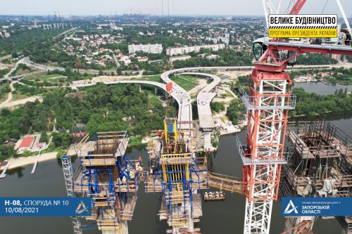 В Запорожье мостостроители приступили к бетонированию пилонов