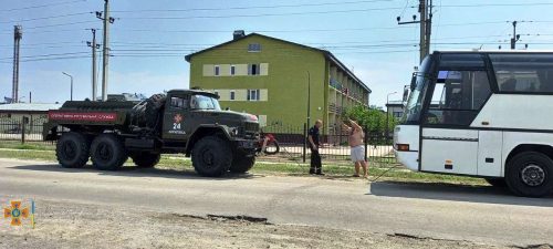 В Кирилловке застрял автобус, приехавший из Киева забирать детей из лагеря