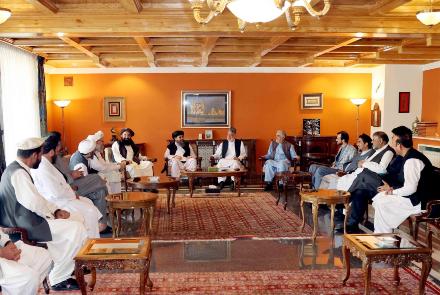 Карзай и Абдулла встретились в субботу с четырьмя членами политического офиса Талибана в Кабуле