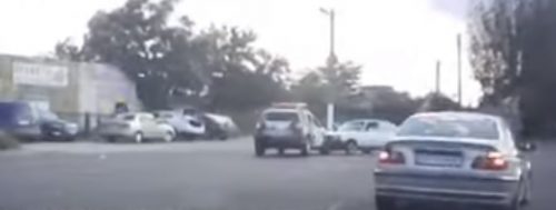 В Мелитополе автомобиль охранной фирмы врезался в Таврию