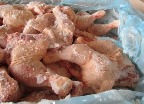 В Украине выявлена импортная партия курятины с сальмонеллой
