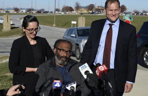 Канзас-Сити - Вышел на свободу американец, незаконно отсидевший в тюрьме за тройное убийство 43 года