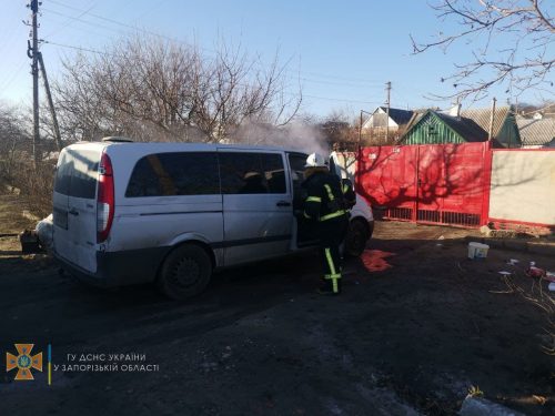 В Мелитополе горел грузовой микроавтобус