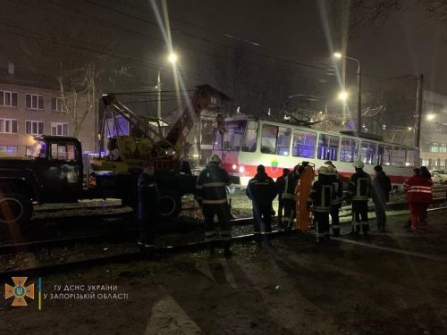 В Запорожье новоиспеченный пенсионер погиб под трамваем