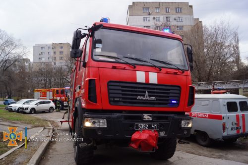 В Шевченковском районе Запорожья горел мусор в теплотрассе