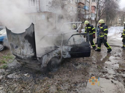 В Шевченковском районе Запорожья сгорел автомобиль ЗАЗ Таврия