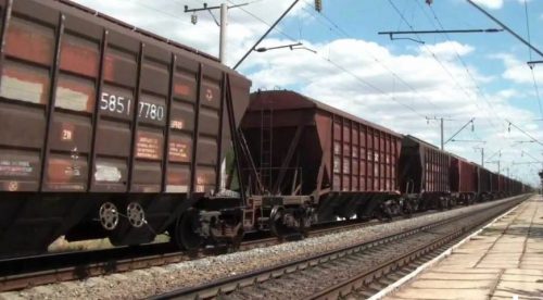 Повышение тарифов на грузовые железнодорожные перевозки больно ударит по олигархам