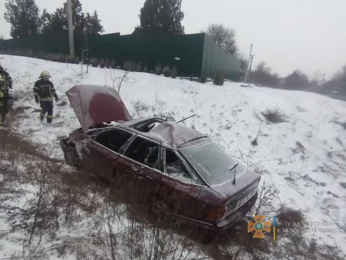В Запорожье в аварии на скользкой дороге погибла женщина