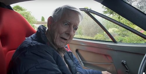 Полиция в Великобритании выявила старика, всю жизнь гонявшего на машине без водительского удостоверения