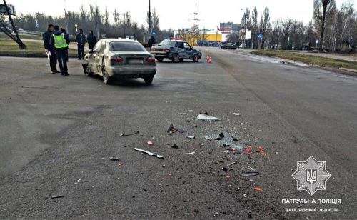 В Запорожье, на улице Сикорского, столкнулись Daewoo Lanos и ВАЗ