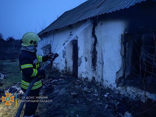 В Белогорье, под Пологами, минувшей ночью сгорел дом вместе с хозяином