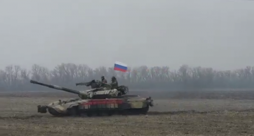 Сообщается о движении танковой колонны под флагами ДНР и РФ в сторону Мариуполя