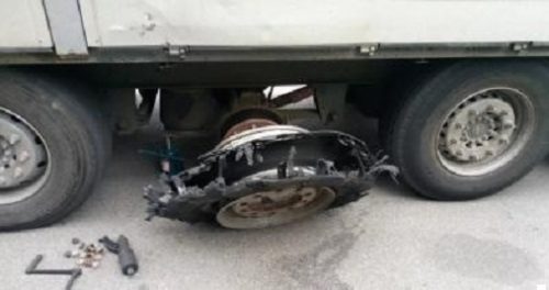 В Каменном, под Вольнянском, пострадали два работника СТО в результате взрыва колеса  грузовика