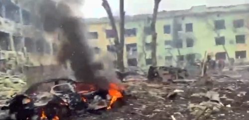 В Мариуполе рашисты обстреляли и разбомбили роддом и детскую больницу