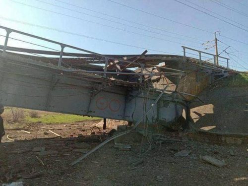 Украинские патриоты взорвали железнодорожный мост в Акимовке