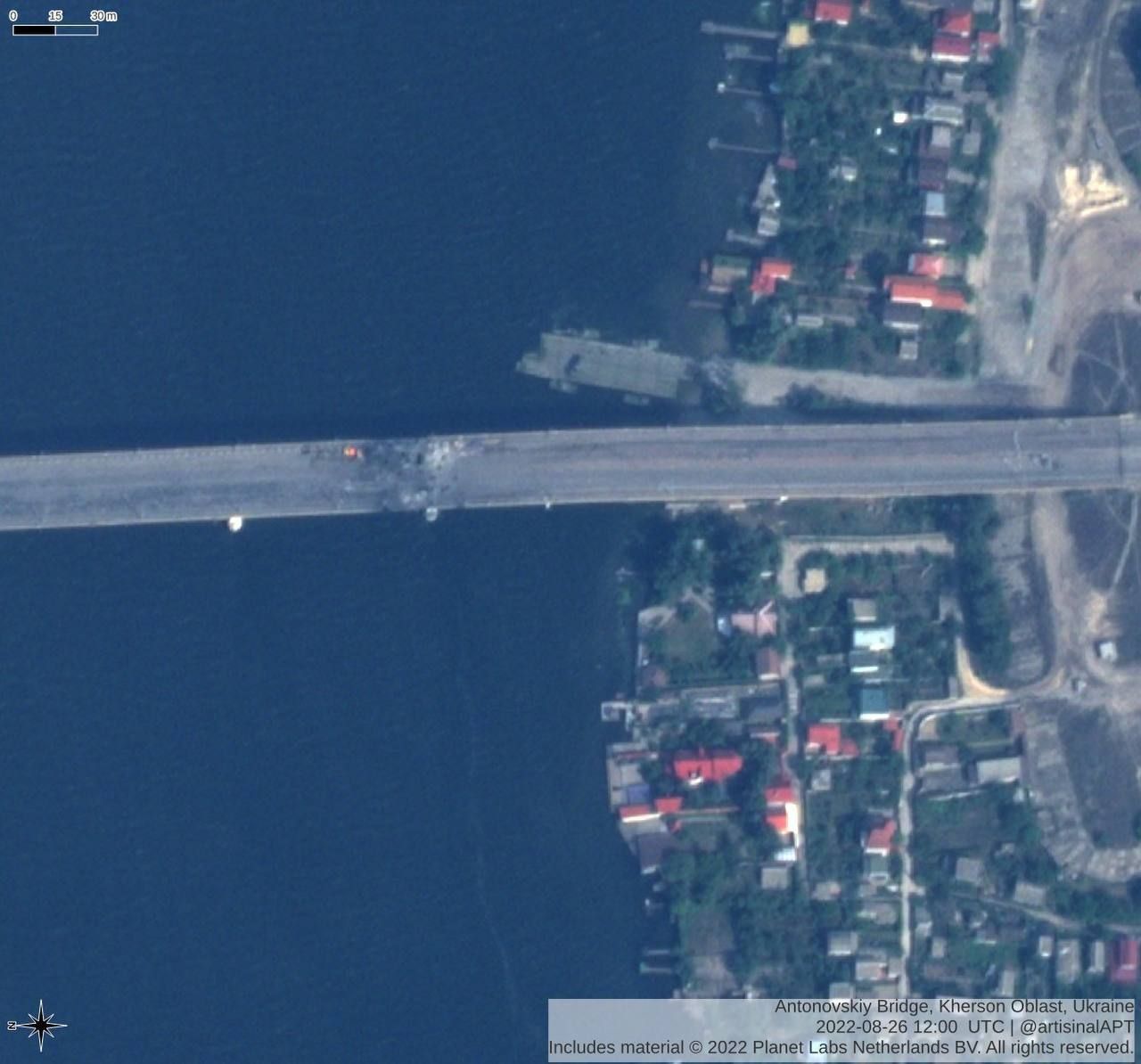 Спутниковый снимок разрушенного Антоновского моста под Херсоном - 26.08.2022