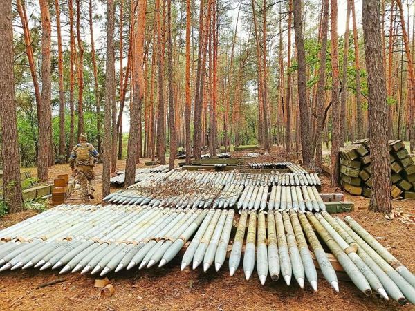 В лесу под Харьковом ВСУ обнаружили склад 122-мм ракет РСЗО Град