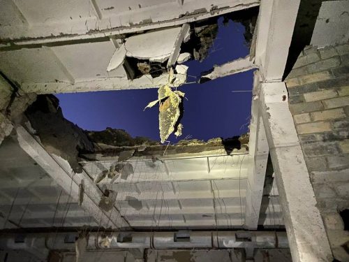 иранский шахед врезался в крышу склада в Запорожье
