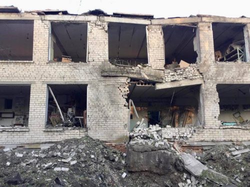 Разбитая темными силами путина школа в Запорожской области