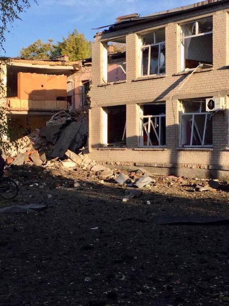 Разбитая темными силами путина школа в Запорожской области