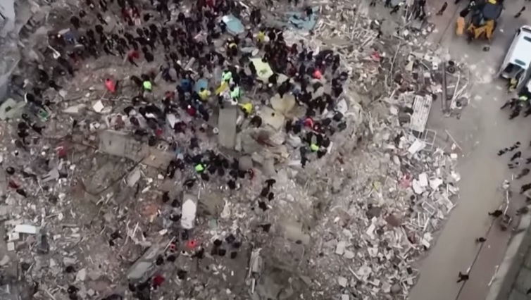 Землетрясение в Турции - спасение