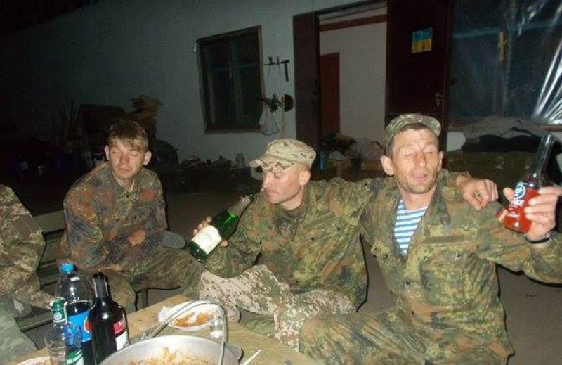 пьяные российские солдаты