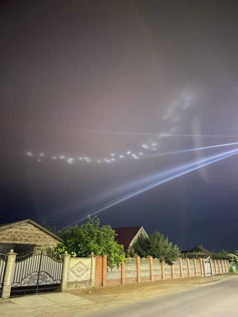 Небо оккупированного Мелитополя минувшей ночью