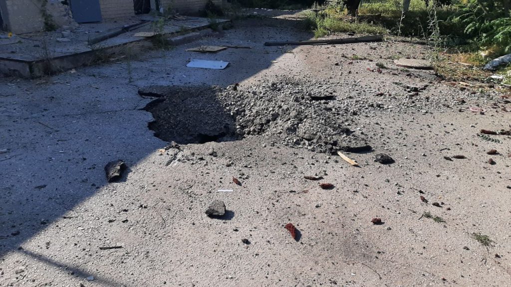 Воронка от рашистского снаряда