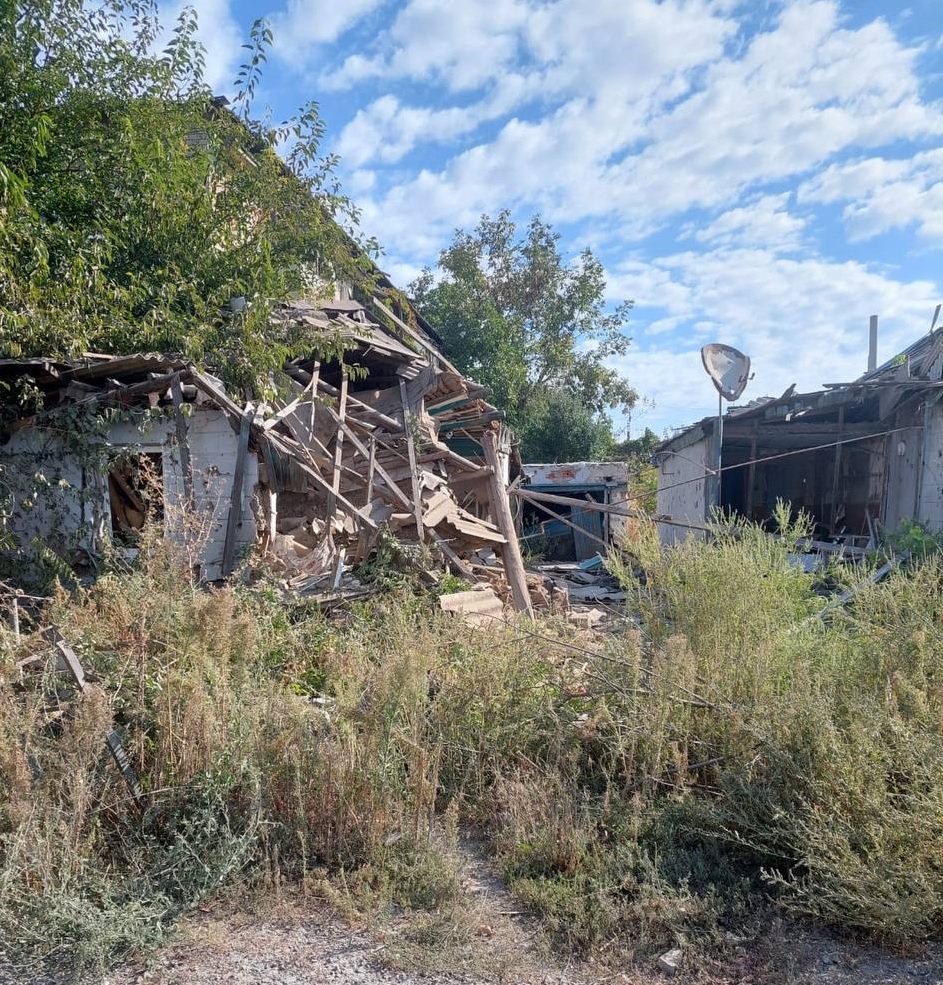 Рашисты разрушили обстрелом село Трудовое на Запорожье