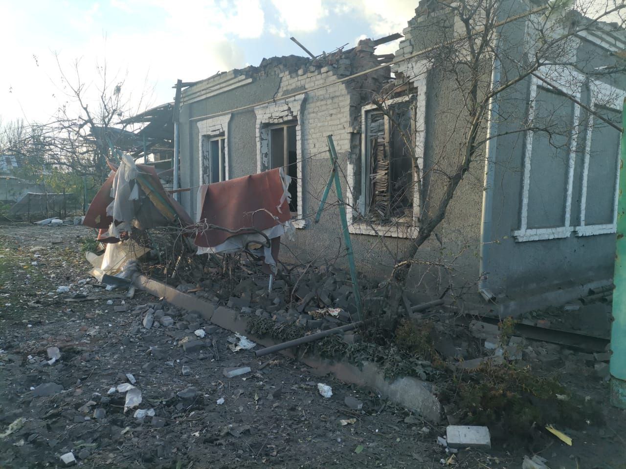 Підла раса путінських зомбі розбиває житлові будинки на Запоріжжі