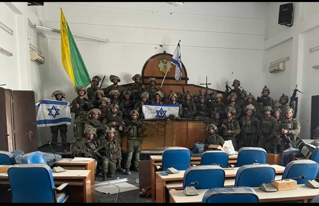 Израильские военные в парламенте ХАМАС