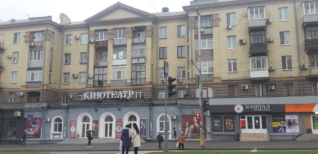 Зірки на будинках на центральному проспекті звичайне явище в "декомунізованому" Запоріжжі