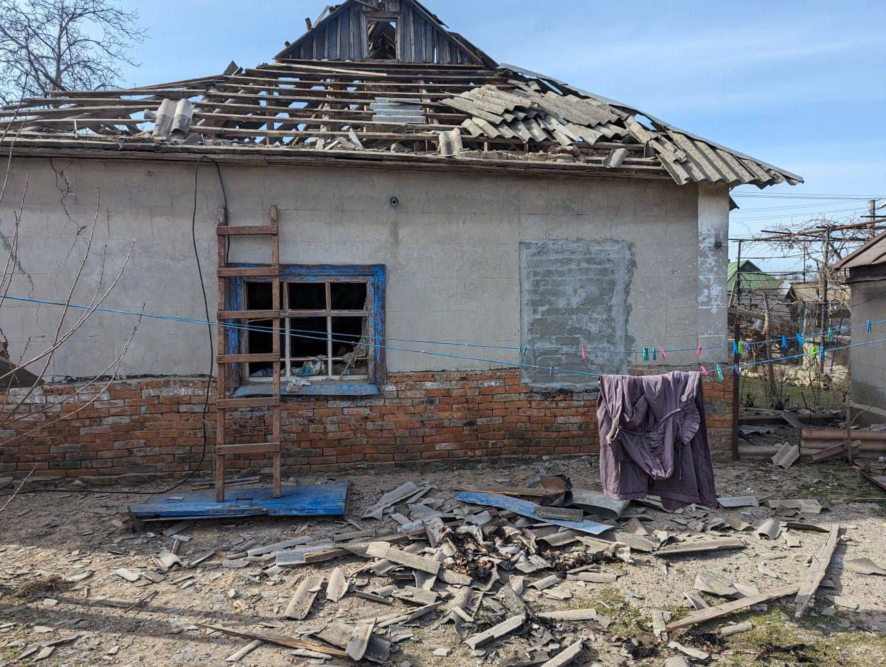 Зруйнован дім на Запоріжжі обстрілами рашистьских чортів
