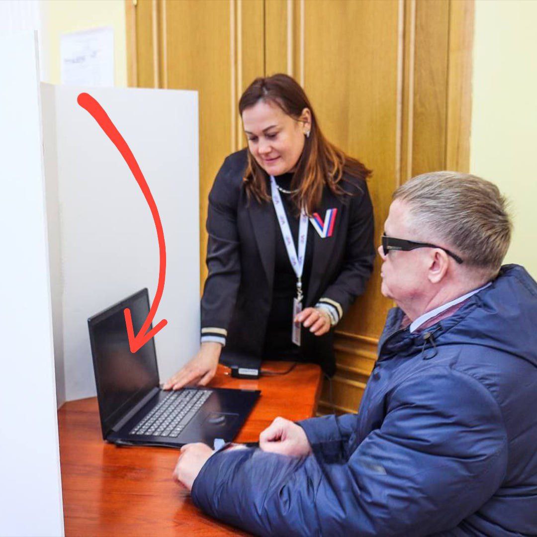 Троллинг по-российски - слепой депутат ревизирует территориальный избирательный участок на акте переназначения путина