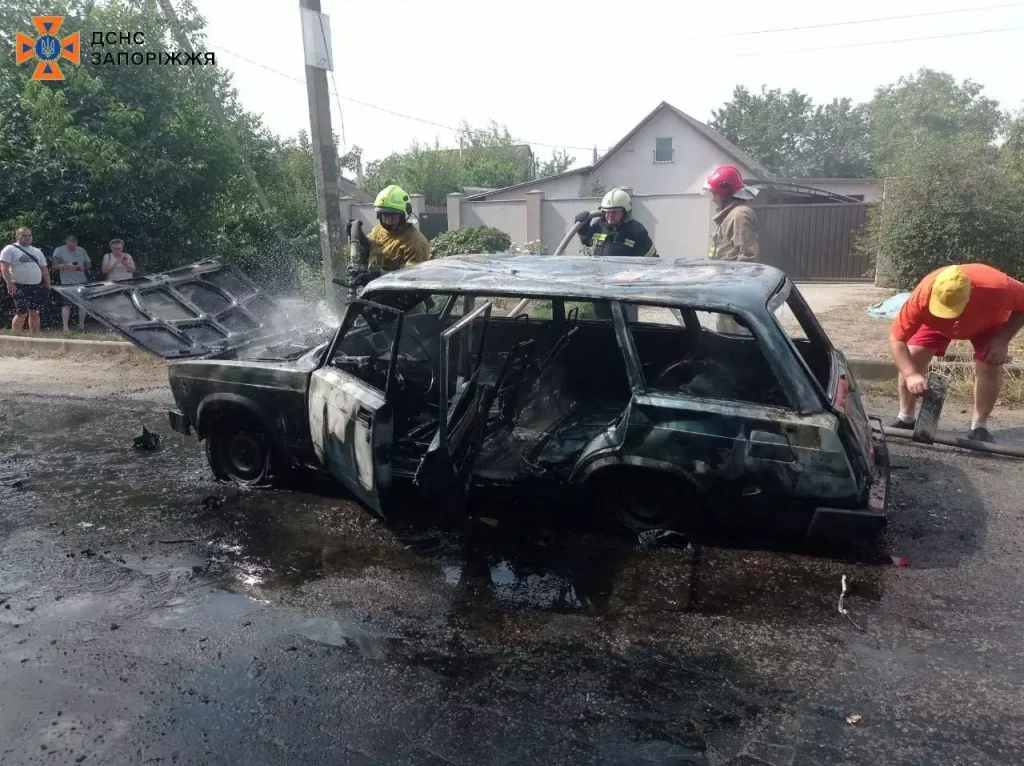 Прийшов час старого - у Запоріжжі згорів старенький ВАЗ