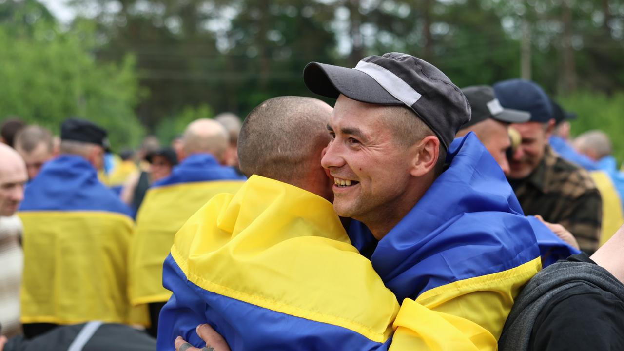 З полону