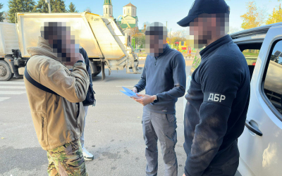 Засткомбату шахрай та хабарник