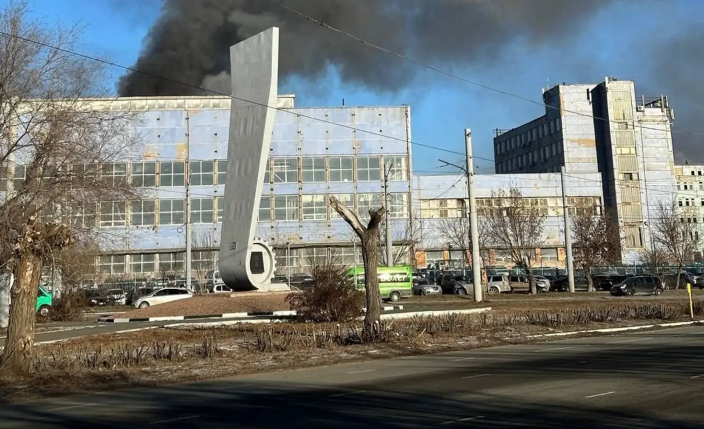 Орск горить механічний завод