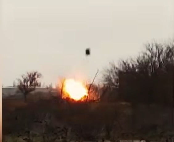 В окупованій Херсонщині знищена автівка з московитами, воєнними злочинцями