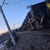 У росії потяг з вугіллям зійшов з рейок