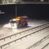 Усю ніч запорізькі дорожні та комунальні служби обробляли дороги, засипані снігом