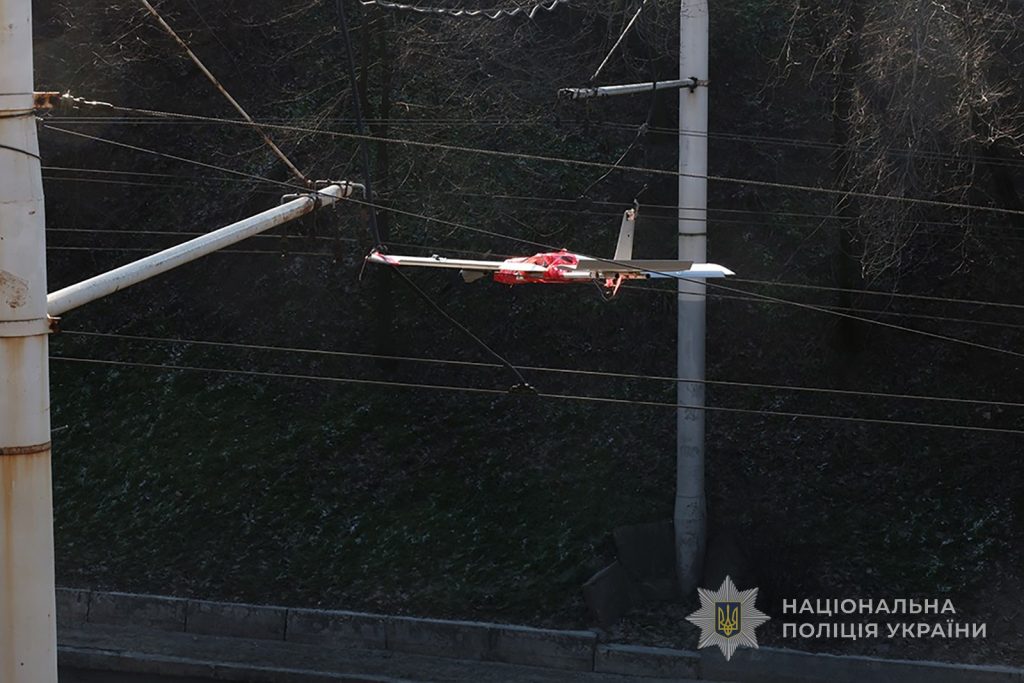 Російський дрон Молнія заплутався в тролейбусних дротах у Запоріжжі