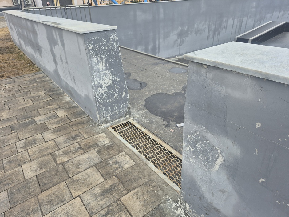 Так виглядає огорожа басейну