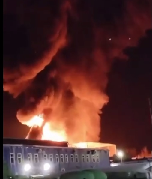 Великі Луки - палає нафтобаза